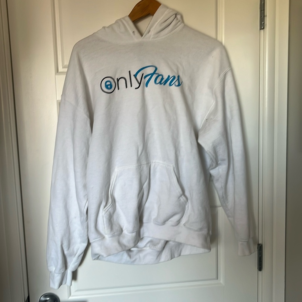 Onlyfans white hoody. Gildan heavy blend. My camgirl days are over.